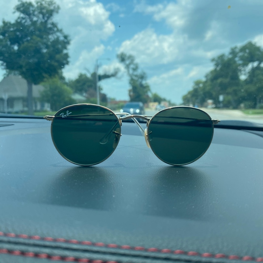 Super cute round metal Ray-bans!!!